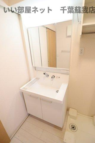 D-ROOM Westの独立洗面台|独立洗面台、小物を置くことができて便利です