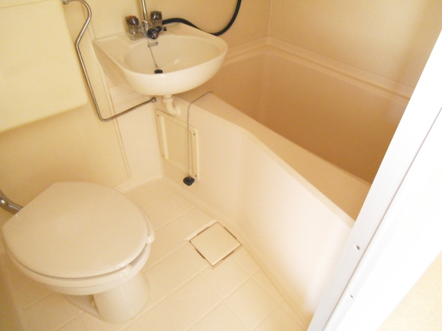 ハウスＳ赤羽の浴室|バス・トイレは一緒のお部屋です！
