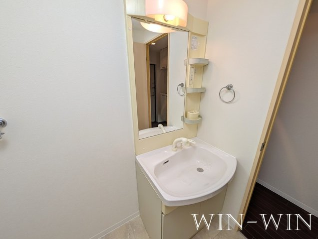 ルネス・リバーサイドKITAJIMAの独立洗面台|イメージ（同建物内別部屋の写真です）