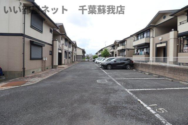 コスモパーク　Ｂの駐車場|駐車場に車を止められます