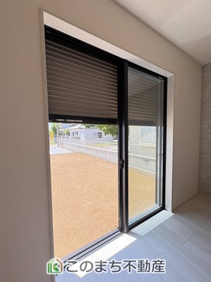【設備】 | Livele Garden.S　第1栃木都賀町平川　1号棟 | 掃き出し窓にはシャッター雨戸があり安心感があります☆