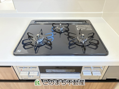 【キッチン】 | Livele Garden.S　第1栃木都賀町平川　1号棟 | 3口ビルトインコンロで同時調理可能☆時短家事につながりますね☆