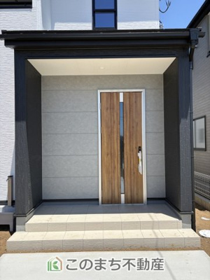 【エントランス】 | Livele Garden.S　第1栃木都賀町平川　1号棟 | 雨の日の入退室も安心の玄関ポーチ☆