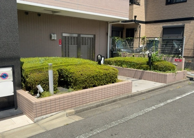 【庭】 | ライオンズマンション八王子北野 | 物件によっては、入居者が個人的に使用できる専用庭がついているものもあります。また、住宅の中にある土間の部分を庭と呼ぶこともあります。庭の用途は住む人によって変わり、それによってデザインもさまざまです。