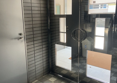 【その他共用部分】 | ライオンズマンション八王子北野 | 共用部分は、一棟の建物に住む区分所有者全員が共同で所有するとし、共用部分の管理、補修などは、区分所有者で形成される管理組合が行います。個人の判断で勝手に変更することはできませんので覚えておきましょう。