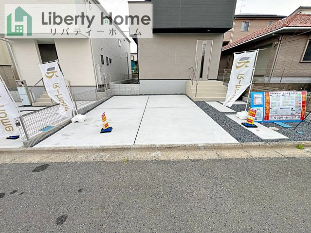 守谷市松ヶ丘5丁目1期　新築戸建　1号棟の駐車場