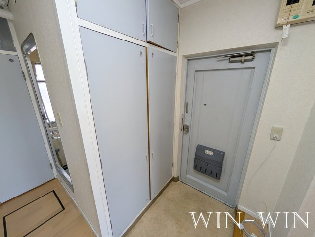 境田マンションの玄関