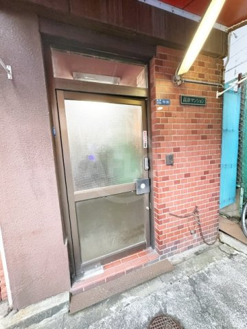 高津マンションのエントランス