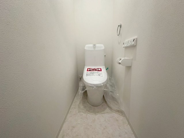 西京極東衣手のトイレ|1階と2階の2ヶ所に配置しており、来客時や朝の身支度時にも同時に使えて嬉しい！（R8.4撮影）