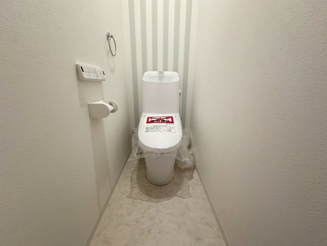 西京極東衣手のトイレ|多機能なウォシュレット付！温かい便座でホッと一息つけちゃう至福の空間に。（R8.4撮影）