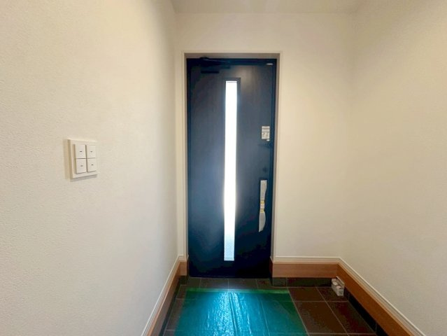 西京極東衣手の玄関|スッキリした玄関でさわやかにご家族の送り迎え。（R8.4撮影）