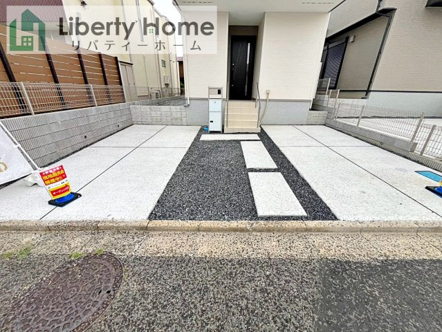 守谷市松ヶ丘5丁目1期　新築戸建　2号棟の駐車場