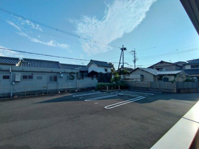 ベルフェリシアの駐車場