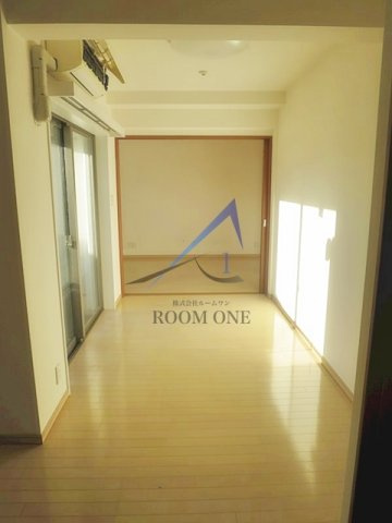 クイーンシティ板橋本町ラディウスの居間・リビング|洋室のお部屋です。