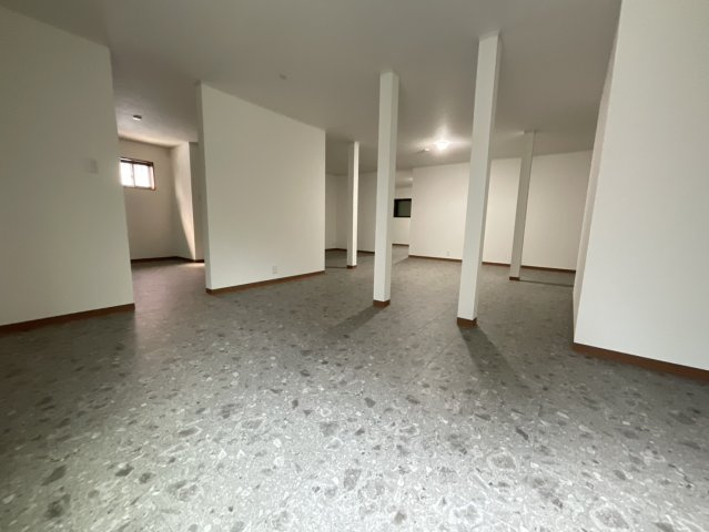 山崎町3店舗の内装
