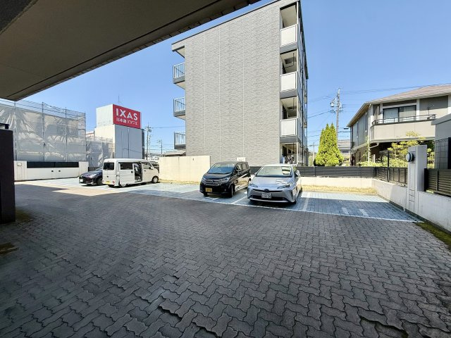 グローリアス平針第二の駐車場
