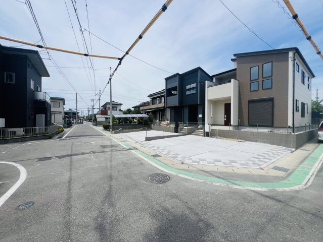 半田市花田町1丁目13番15『仲介手数料無料』新築戸建ての前面道路含む現地写真