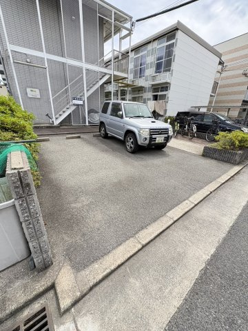 ガーデンハウス西宮の駐車場