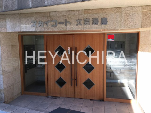 スカイコート文京湯島のエントランス