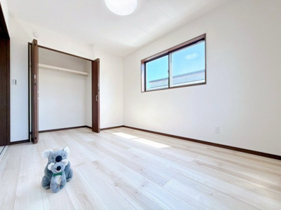 【洋室】 | 渋川市渋川　新築住宅 | さまざまにカスタマイズしていただけるシンプルなデザインの内装。ご自身で素敵な空間を創り上げられます。