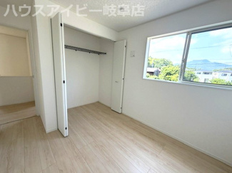 【洋室】 | 岐阜市日野南新築戸建全2棟！日野小学校まで徒歩12分！最寄りのバス停徒歩4分！インナーバルコニー！ | 岐阜市日野南新築戸建全2棟！日野小学校まで徒歩12分！最寄りのバス停徒歩4分！インナーバルコニーのあるお家