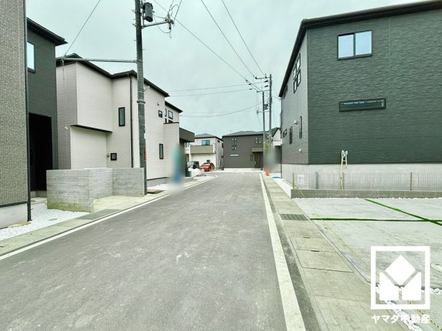 大津市坂本8丁目　17号棟の前面道路含む現地写真