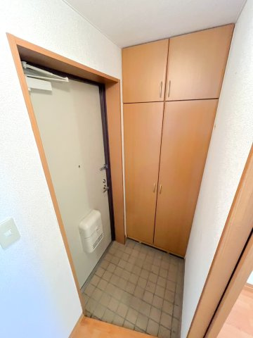 サンフラワーイイダ弐番館の玄関