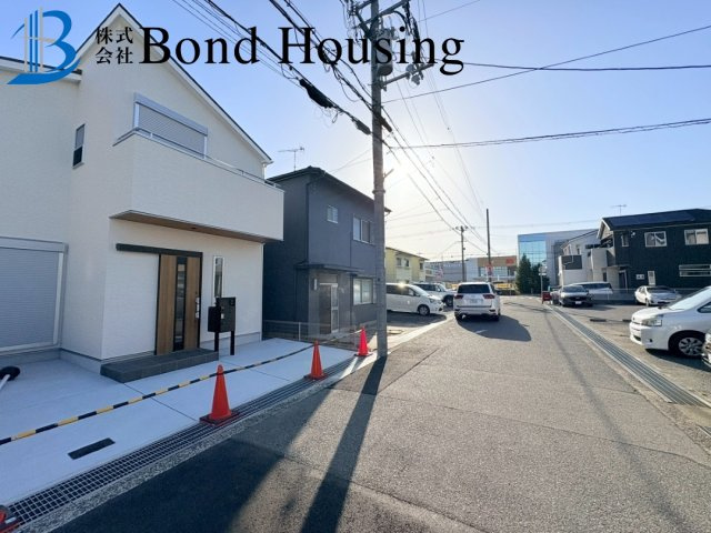 「設備充実」持子2丁目　限定1棟の前面道路含む現地写真