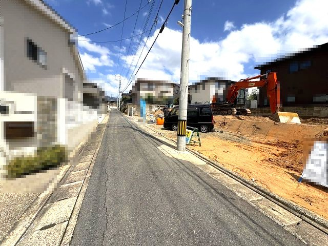 【その他】 | 福岡市南区和田4丁目1期　1号棟（全3棟）【仲介手数料無料・0円】 | 現地写真。前面道路です。