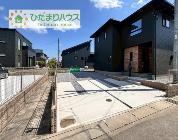 【駐車場】 | 土浦市真鍋第1期　新築戸建　2号棟 | ゆったりとしたカースペースで、ファミリーカーや軽自動車もラクラク駐車出来ますね♪