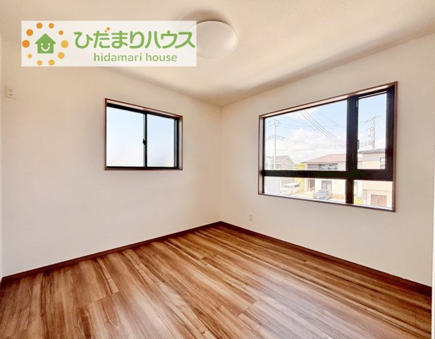 【洋室】 | 土浦市真鍋第1期　新築戸建　2号棟 | お掃除しやすく、清潔感を保てるのでダニも発生しにくいフローリング♪