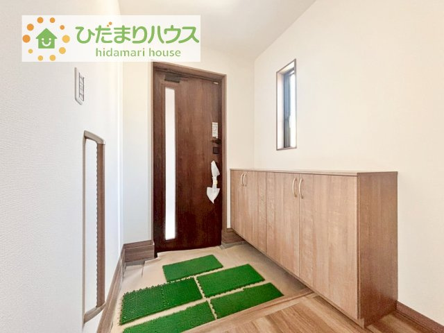 【玄関】 | 土浦市真鍋第1期　新築戸建　2号棟 | 丁度良い靴箱のサイズ♪これだけあれば家族全員の靴がしまえてスッキリ(^O^)