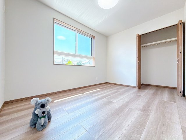 【洋室】 | 渋川市渋川　新築住宅 | 広さはお子様の勉強部屋にも適した広さ！
勉強机や本棚などの家具を置いてもフリースペースも確保できます。