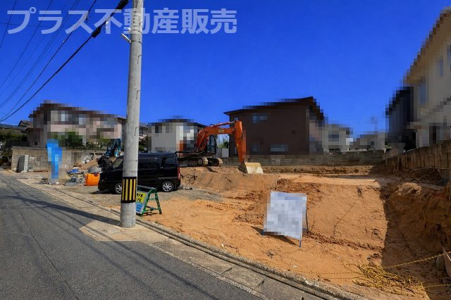 【外観】 | 福岡市南区和田4丁目1期　2号棟（全3棟）【仲介手数料無料・0円】 | 現地写真。プラス不動産販売なら、現場の全ての棟をまとめてご見学頂けます。