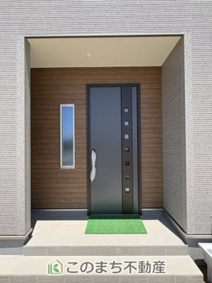 【エントランス】 | Livele Garden.S　第1栃木都賀町平川　3号棟 | 雨の日の入退室も安心の玄関ポーチ☆