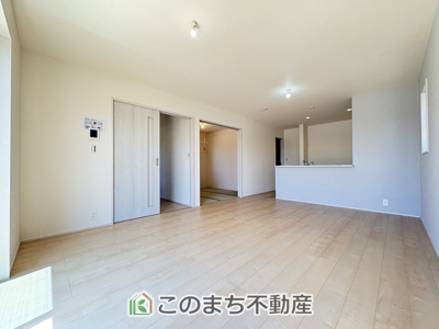 【居間・リビング】 | Livele Garden.S　第1栃木都賀町平川　3号棟 | 角が多く明るいリビング☆家族の団らんを明るい日差しが照らします☆