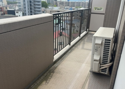 【バルコニー】 | シーアイマンション橋本 | バルコニーは、室外の専用スペースのうち、「屋根がなく開放された空間」であるものを指します。ベランダより広いタイプのものが多く、日当たりもよいため家庭菜園などを楽しみたい人にとって適した環境となります。