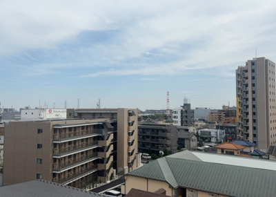 【展望】 | シーアイマンション橋本 | 眺望の良さを楽しめるダイニングキッチンで家族団らんの時間を過ごしてはいかがでしょうか。バルコニーから見える景色を家族で眺める時間は、時間が経つのを忘れてしまいそうですね。是非、現地を見に行きましょう！