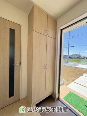【玄関】 | Livele Garden.S　第1栃木都賀町平川　4号棟 | たくさんの靴もスッキリ収納できる大容量天井高シューズボックス☆