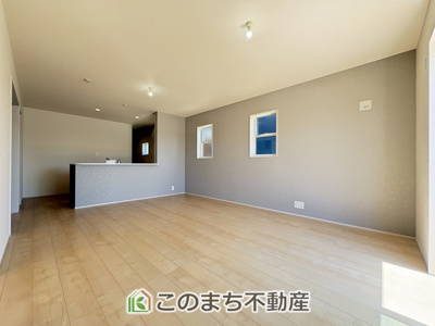 【居間・リビング】 | Livele Garden.S　第1栃木都賀町平川　4号棟 | 窓が多く明るいリビングスペース☆ご家族の団らんを明るい日差しがが照らします☆