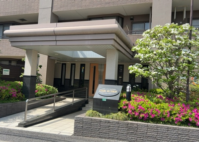 【構造・工法・仕様】 | レクセルマンション小田急相模原 | ＲＣ造、Reinforced Concreteは直訳すると補強されたコンクリートです。主に柱や梁・床・壁が鉄筋とコンクリートで構成おり、鉄筋を組んだ型枠にコンクリートを流し込んで固めたものを指します。