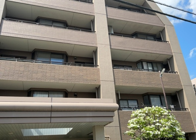 【構造・工法・仕様】 | レクセルマンション小田急相模原 | ＳＲＣ造は強度や耐震性の面でもRC造と比べて優れています。そのため、10階建以上の高層または超高層マンションなどの建築にも多く採用されています。柱や梁などのサイズが小さくても高い耐震性を確保できます。