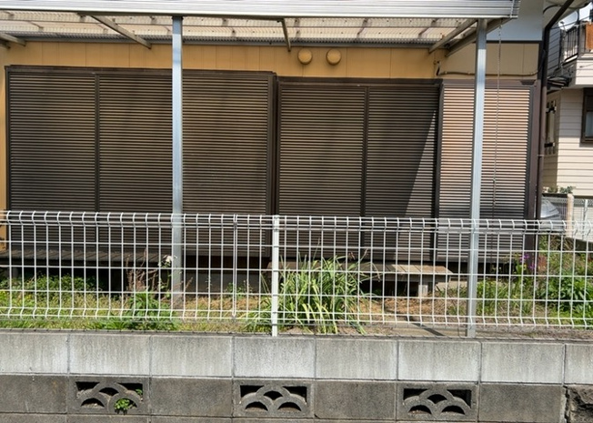 【外観】 | 隣家の土地はどうなっているのか、生活利便施設が近くにあるのか、学校まで近いかなど、お客様のライフスタイルにあわせたイメージが重要です。また、近くにあると困る施設が近くにないかも確認するといいでしょう。