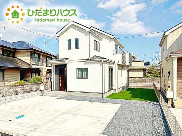 【外観】 | 水戸市堀町2086番　新築戸建　A号棟 | 白い外観なので膨張色のため、家が大きく見える効果があります。