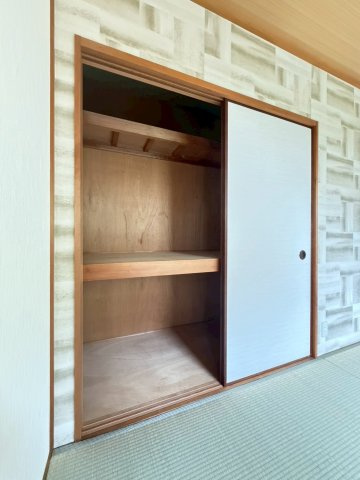 南春日丘３丁目貸家の収納