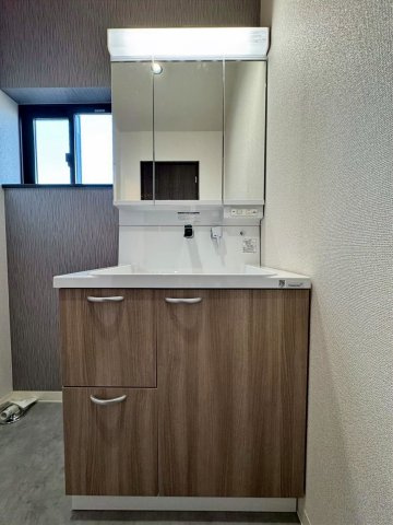 明神町の独立洗面台
