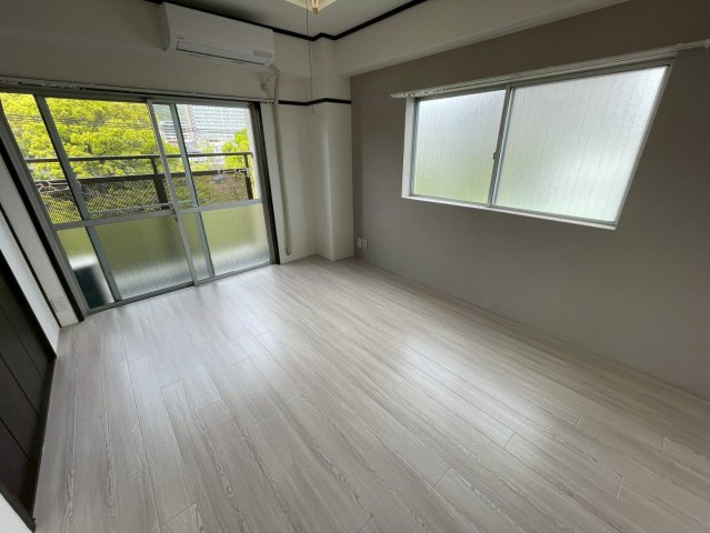 城村マンションの居間・リビング