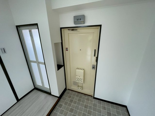城村マンションの玄関