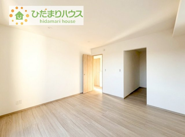 【寝室】 | ⽜久市⽥宮町第1期　新築戸建 | バルコニーに面していて、たっぷり光りの入る明るい主寝室です！