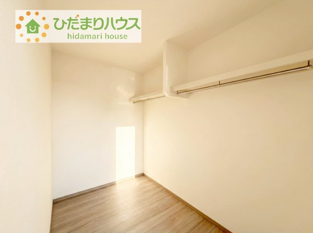 【収納】 | ⽜久市⽥宮町第1期　新築戸建 | ママに人気のウォークインクローゼット付き！
コートやジャケットはもちろん、季節物や布団なども全部収納できちゃいます(^^)/